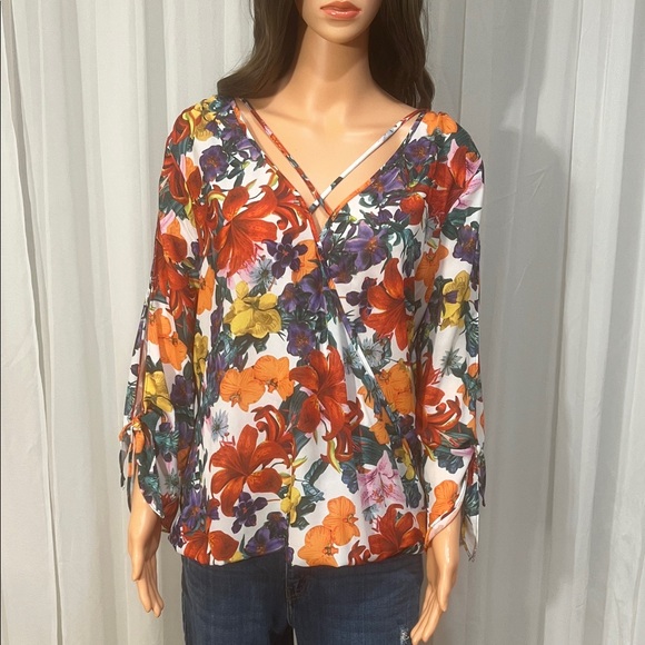 BOLD elements Tops - BOLD elements Multicolor Floral V-Neck Blouse